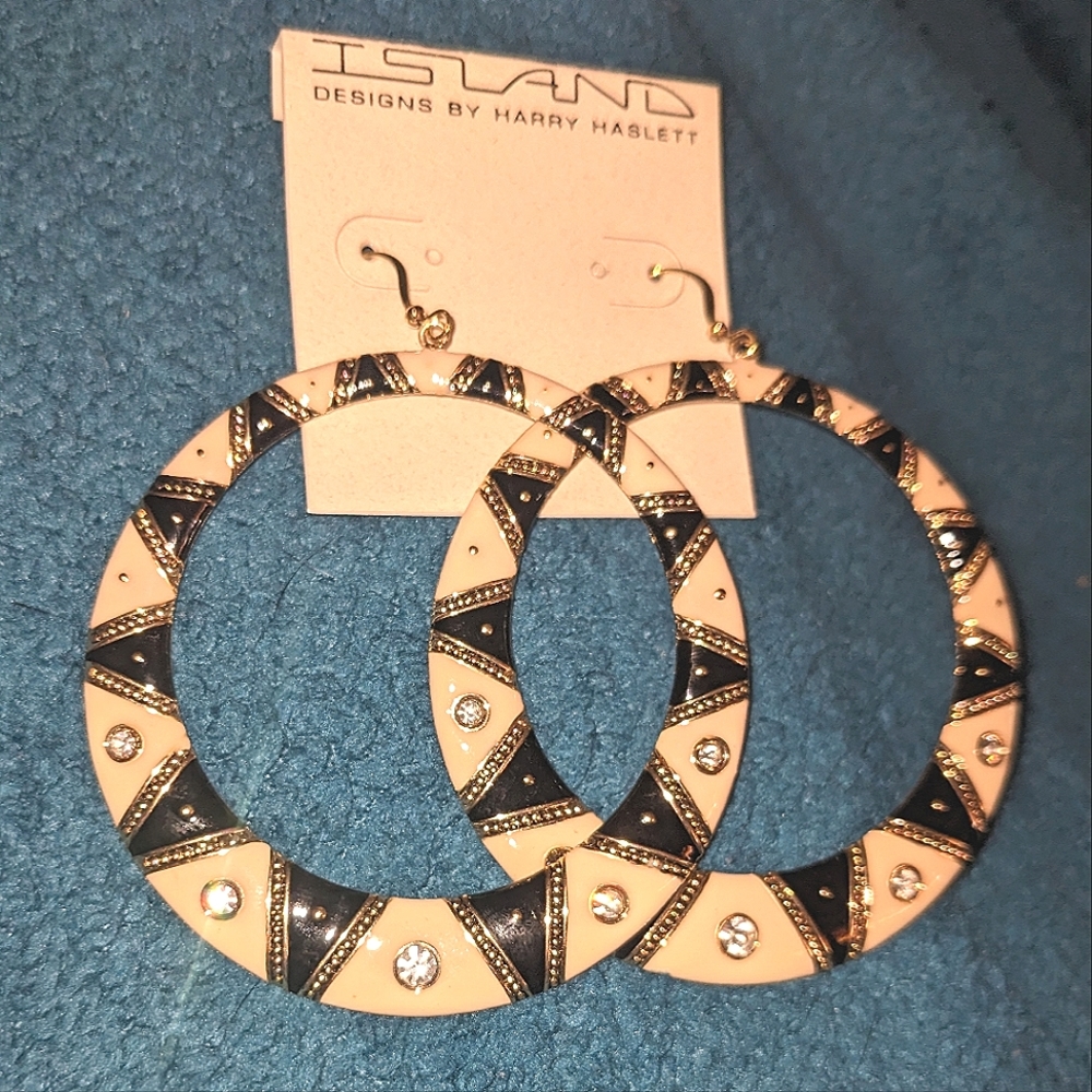 Island Designs by Harry Haslett Earrings LARGE Circular Black and Cream Dangle - Picture 7 of 11